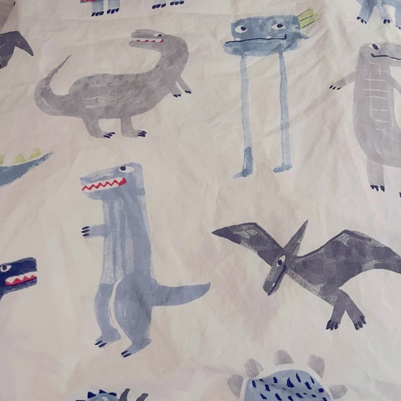 Pottery Barn Kids Other - Twin Pottery Barn fitted sheet with 1 regular pillow cases